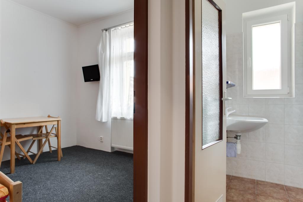 Hostel Holeckova