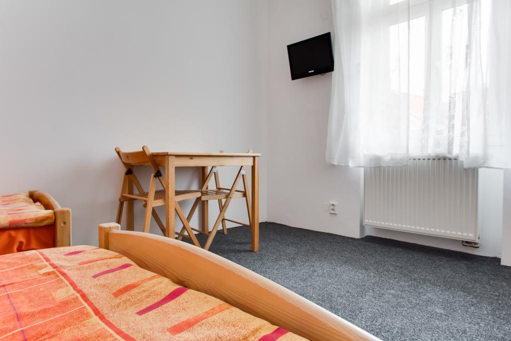Holeckova Hostel *